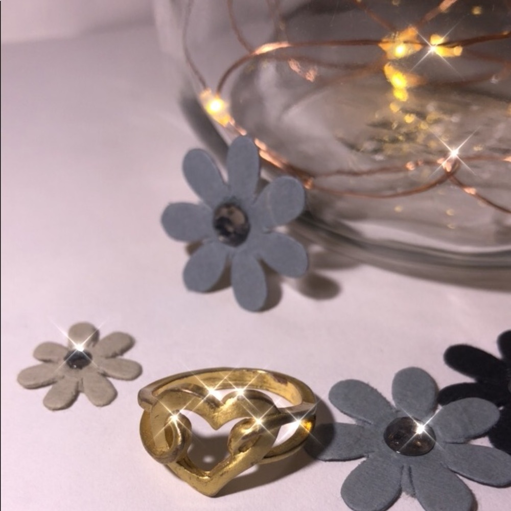 Gold heart ring